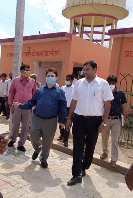 लंदनपुर पहुंच नोडल अधिकारी रंजन कुमार ने की लाभार्थियों को मिल रही योजनाओं की पड़ताल | New India Times