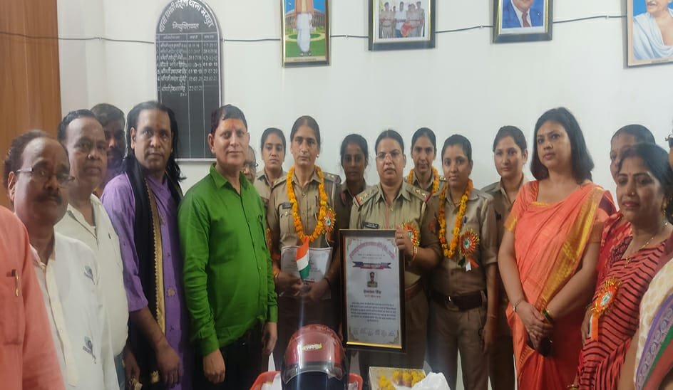 मथुरा महिला थाना को किया गया सम्मानित, घरों को जोड़ने का बहुत सराहनीय कार्य कर रही हैं महिला थानाध्यक्ष श्रीमती हेमलता सिंह: विनोद दीक्षित | New India Times