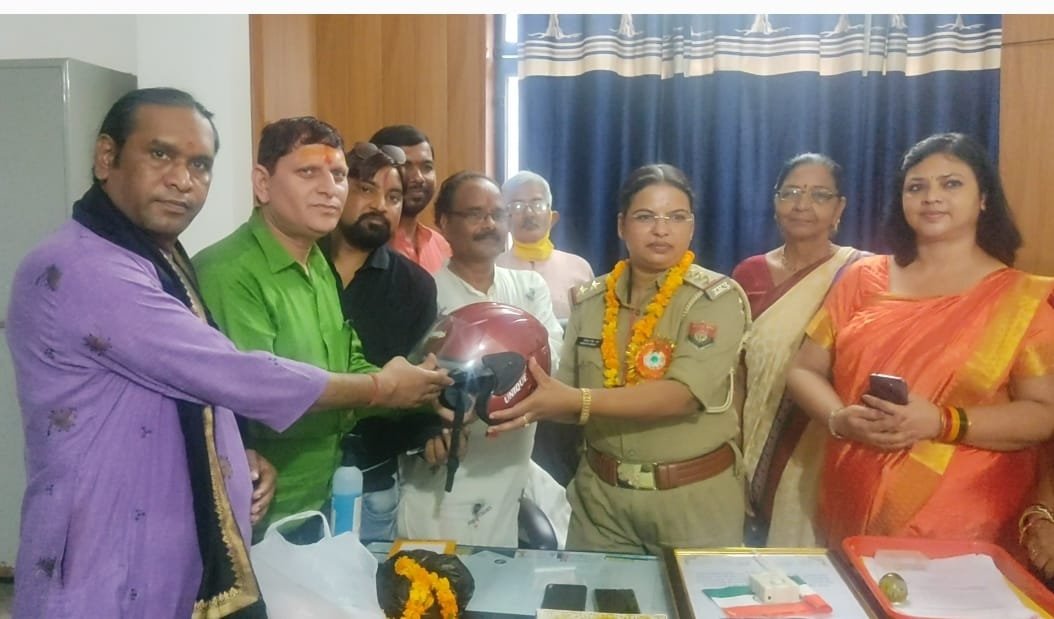 मथुरा महिला थाना को किया गया सम्मानित, घरों को जोड़ने का बहुत सराहनीय कार्य कर रही हैं महिला थानाध्यक्ष श्रीमती हेमलता सिंह: विनोद दीक्षित | New India Times