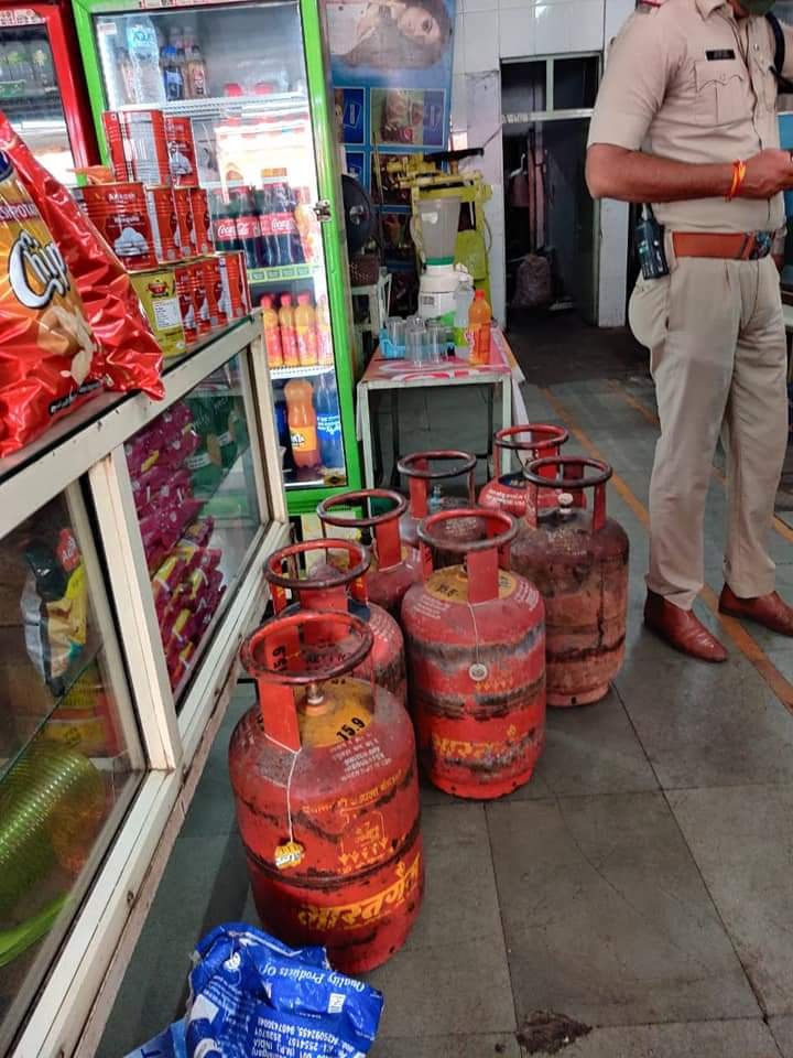 भोपाल के अशोका गार्डन में न्यू फेमस जूस एवं रेस्टोरेंट्स को किया गया सील | New India Times