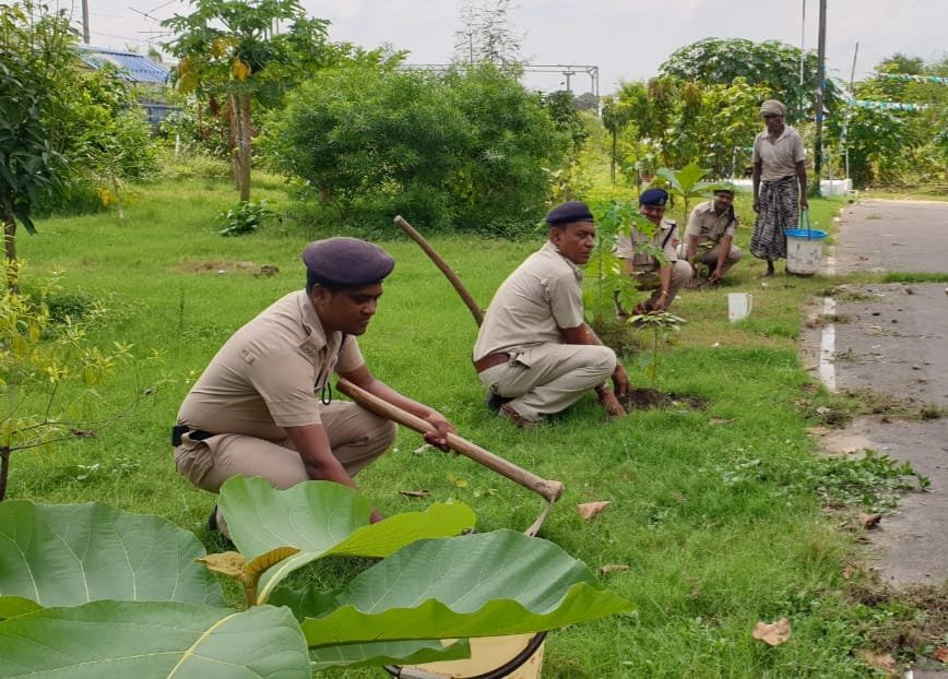 आरपीएफ के स्थापना दिवस पर कहलगांव में किया गया पौधारोपण | New India Times