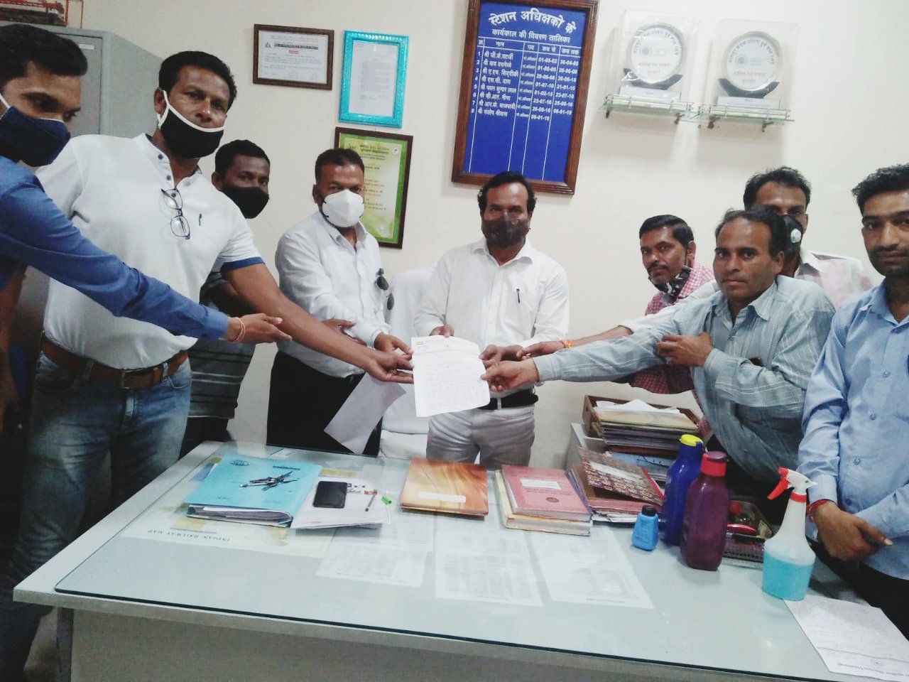 कांग्रेस सेवादल ने ओवर ब्रिज का काम प्रारंभ करने हेतु डी.आर.एम. के नाम सौंपा ज्ञापन, रेल्वे ओवर ब्रिज का काम शीघ्र प्रारंभ नहीं हुआ तो कांग्रेस सेवादल रेलमंत्री के खिलाफ करेगा आंदोलन | New India Times