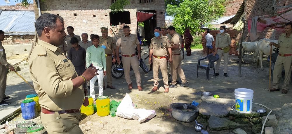 आबकारी विभागव व पुलिस टीमों ने मिलकर की ताबड़तोड़ छापेमारी, मचा हड़कंप, अभियान में टीमों ने 10 मामले पकड़े, 8 को भेजा जेल 2 आबकारी विभागव व पुलिस टीमों ने मिलकर की ताबड़तोड़ छापेमारी, मचा हड़कंप, अभियान में टीमों ने 10 मामले पकड़े, 8 को भेजा जेल | New India Times