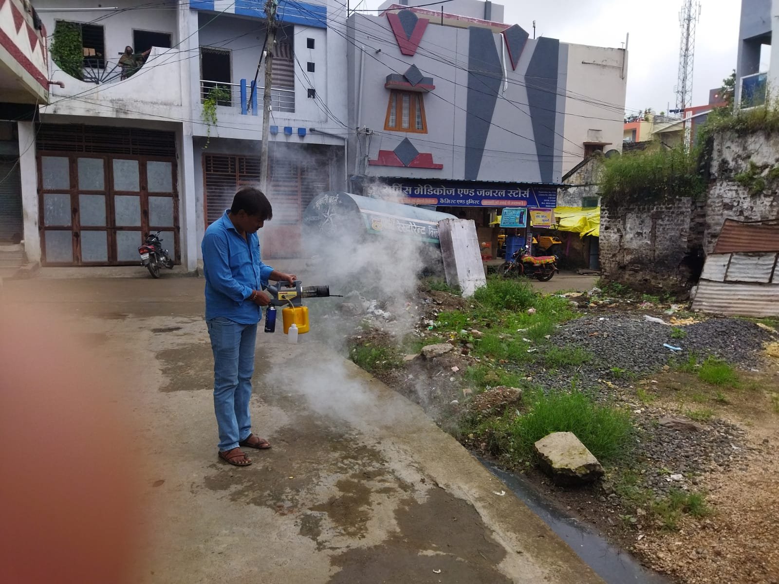 डेंगू एवं मलेरिया के प्रकोप को देखते हुए विकासखंड तिरला क्षेत्र में कई जगह पर लार्वा सर्वे, फीवर सर्वे एवं फाॅगिग का किया जा रहा है कार्य | New India Times