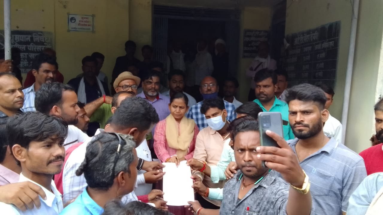 विश्वकर्मा समाज द्वारा राष्ट्रपति के नाम तहसीलदार सुश्री विनीता जैन को सौंपा गया ज्ञापन | New India Times