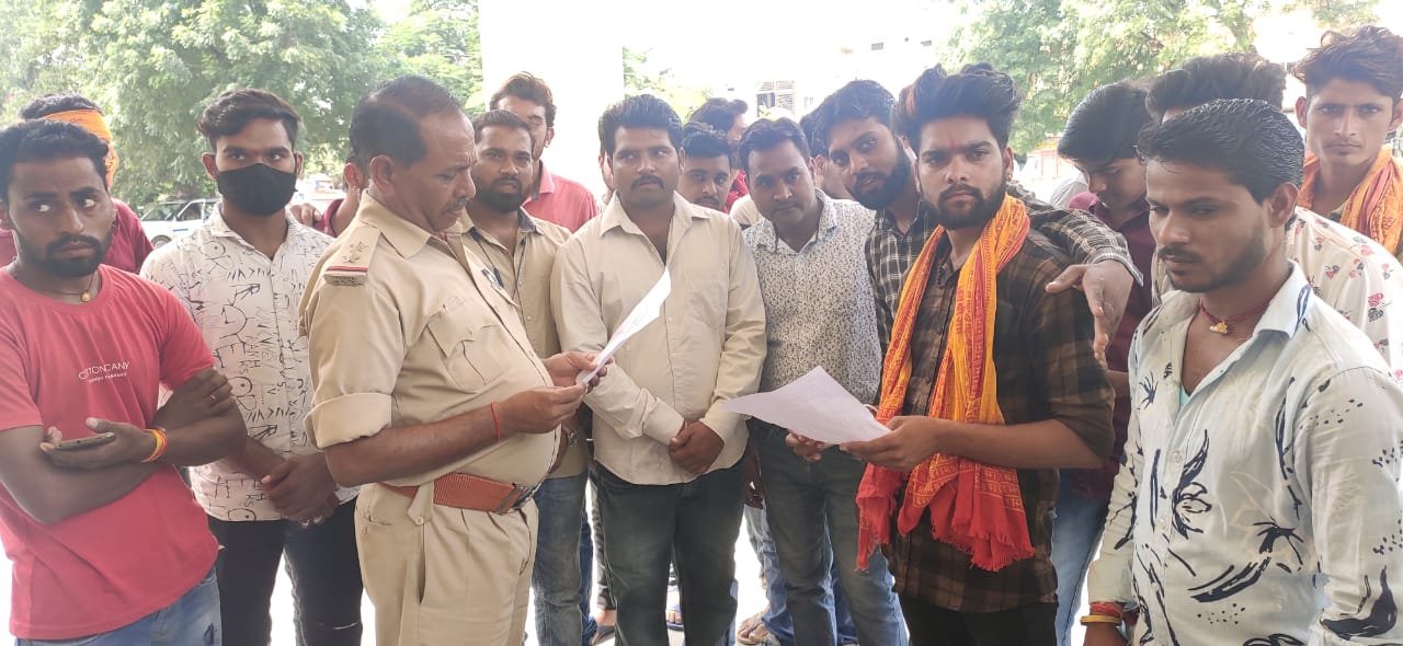 सामाजिक संगठन के बीच हुए विवाद को लेकर हुई गाली गलौज, क्षेत्र के यादव समाज के युवाओं ने अमानगंज थाना में दिया शिकायती आवेदन | New India Times