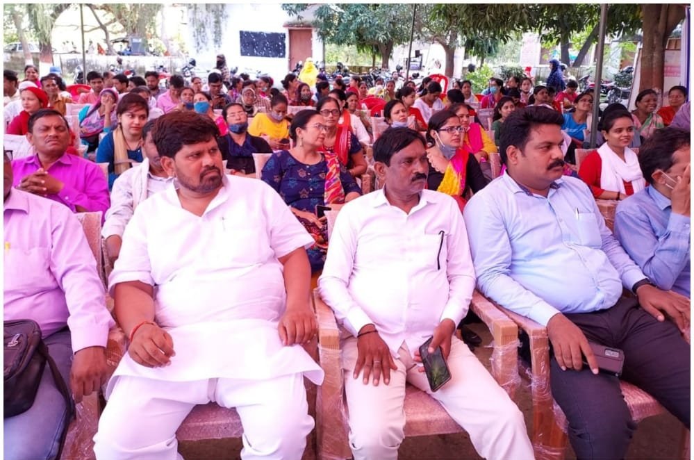 उत्तर प्रदेशीय प्राथमिक शिक्षक संघ के बैनर तले हुए विरोध-प्रदर्शन में उमड़ा शिक्षकों का जन सैलाब | New India Times