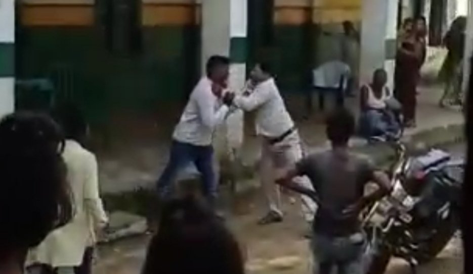 हफ्ता नहीं मिलने पर सुदर्शन टीवी न्यूज़ चैनल के पत्रकार ने अध्यापक से की मारपीट! गोरखपुर के कैंपियरगंज थाने में पत्रकार के विरुद्ध तहरीरी शिकायत | New India Times