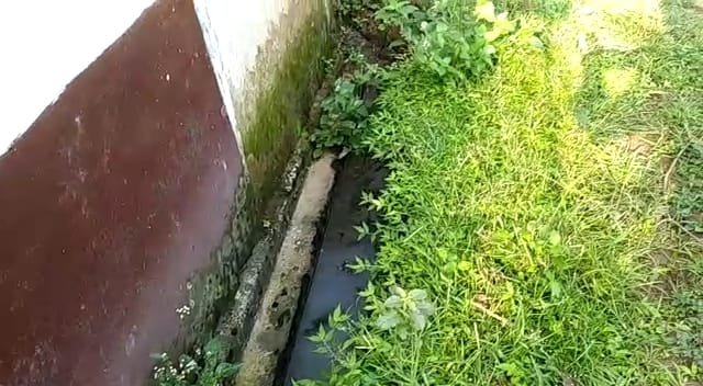 जिम्मेदारों की लापरवाही ग्रामीणों पर ना पड़ जाए भारी, नाली में गंदे पानी व कीचड़ से बीमारियां फैलने की आशंका | New India Times