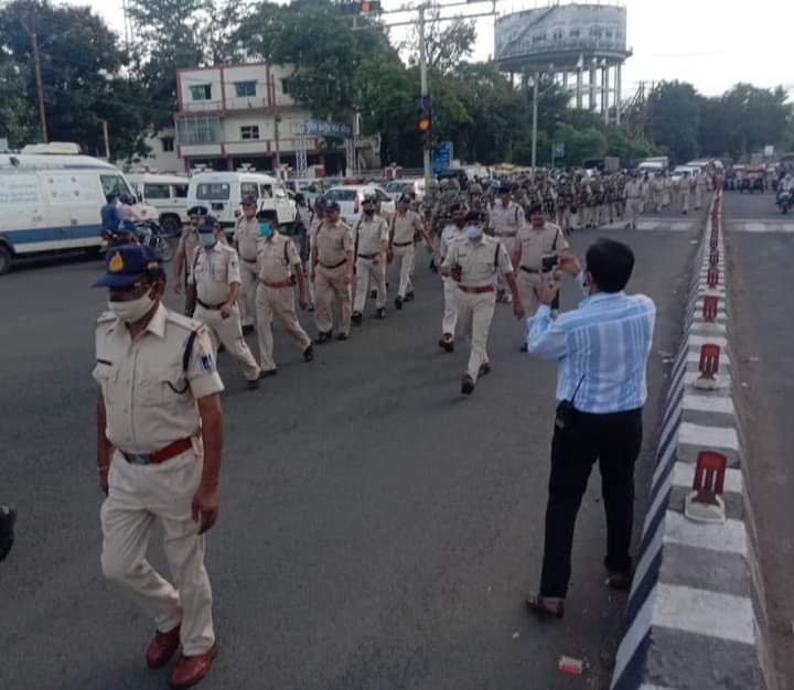आगामी त्यौहारों के मद्देनज़र शहर में शांति व सुरक्षा व्यवस्था को लेकर किया गया 'डोमिनेशन मार्च' | New India Times