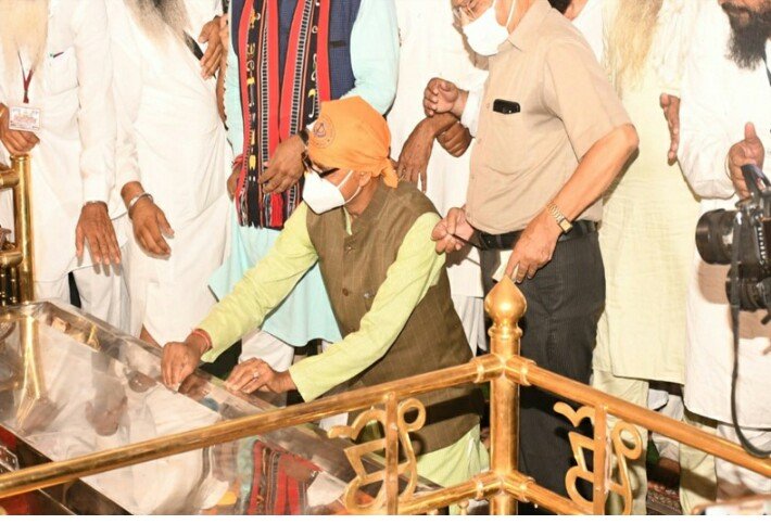 मुख्यमंत्री शिवराज सिंह चौहान किला स्थित गुरुद्वारा (दाताबंदी छोड़) पहुंचे और मत्था टेका | New India Times