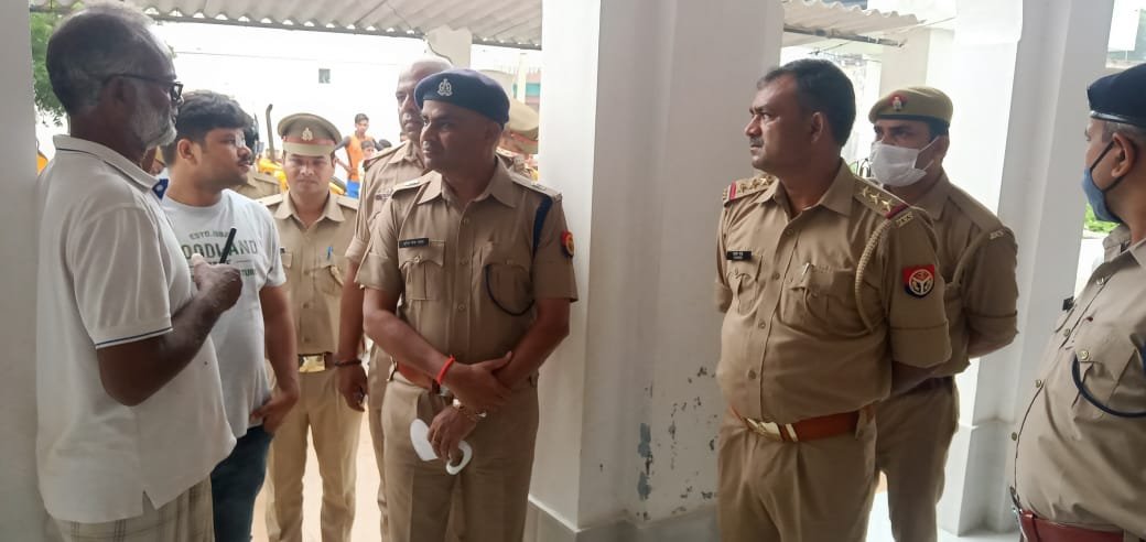 चिल्हिया थाना क्षेत्र के कोलुआ गांव में कमरुज्जमा नाम के व्यक्ति की हुई हत्या, 2 घंटे के अंदर हुआ खुलासा, तीन आरोपी गिरफ्तार | New India Times