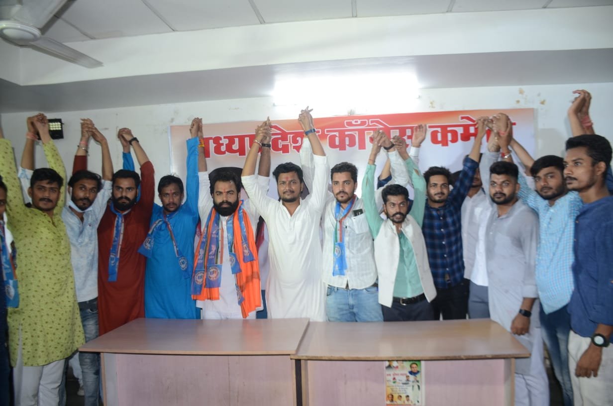 एनएसयूआई के नव नियुक्त प्रदेश अध्यक्ष मंजुल त्रिपाठी के प्रदेश कांग्रेस कार्यलय पहुंचने पर हुआ ज़ोरदार स्वागत | New India Times