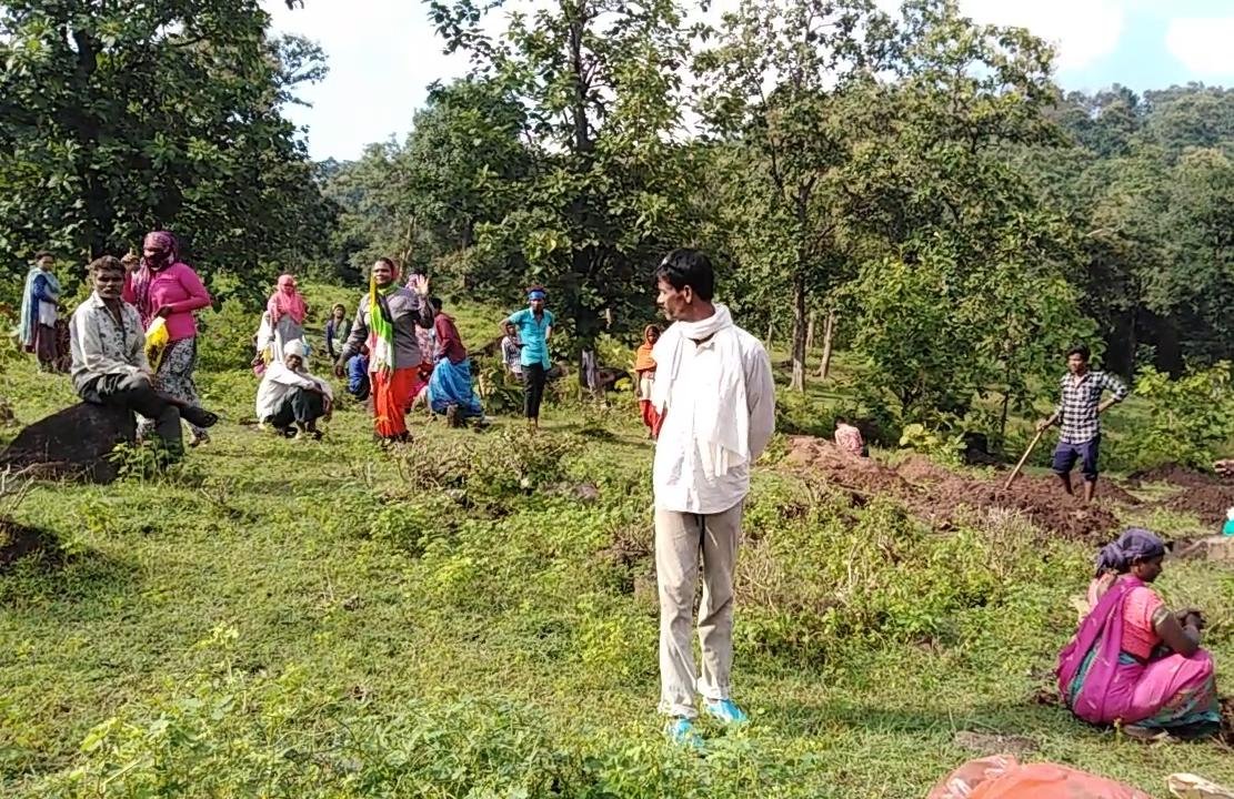 ग्राम पंचायत जुन्नारदेव विशाला में महिला मेट की गुपचुप नियुक्ति सवालों के घेरे में, नियमों की अनदेखी कर हो रहा है कार्य, मनरेगा के निर्माण स्थल से जिम्मेदार जीआरएस नदारद | New India Times