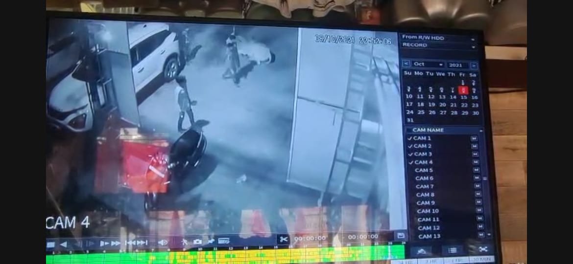 बच्चा गैंग ने मेघनगर के बस स्टैंड पर न्यू जैन रेस्टोरेंट में चोरी की वारदात को दिया अंजाम, पूरी वारदात सीसीटीवी कैमरे में हुई कैद | New India Times