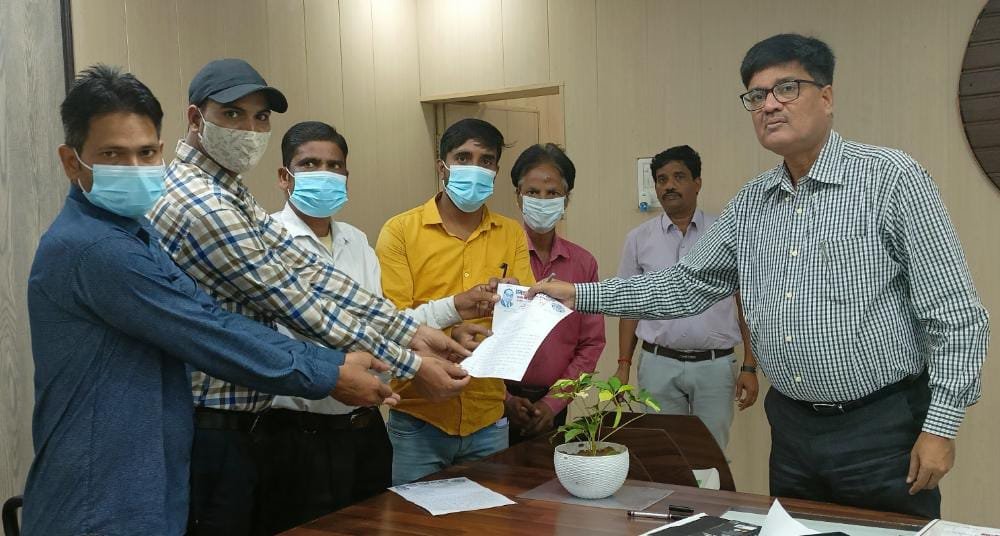 समता सैनिक दल कार्यकारिणी द्वारा जिला कलेक्टर राकेश कुमार जयसवाल को सौंपा गया ज्ञापन | New India Times
