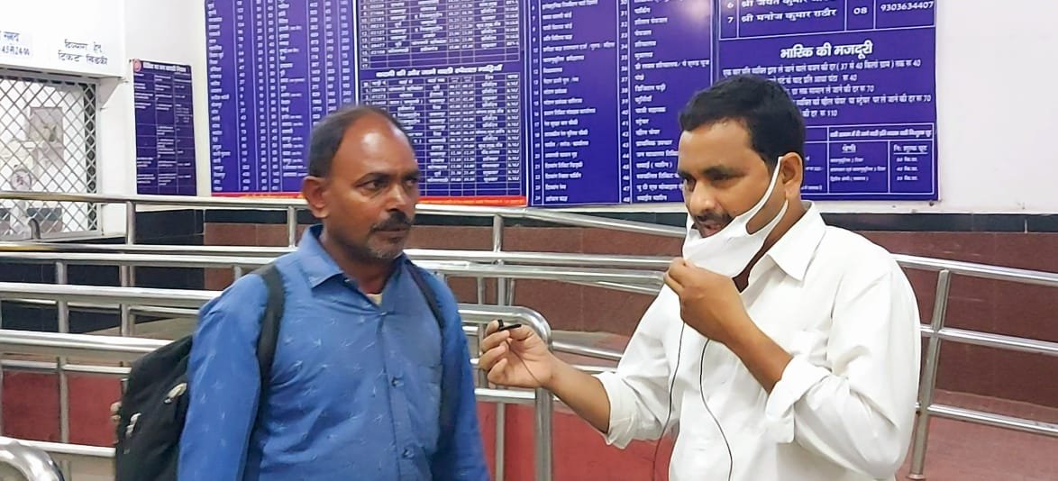 दमोह जीआरपी थाना बना शराबी पुलिस कर्मियों का अड्डा, चोरी की शिकायत करने गए यात्री के साथ की गई अभद्रता, ट्रेन में यात्री की कटी थी जेब | New India Times