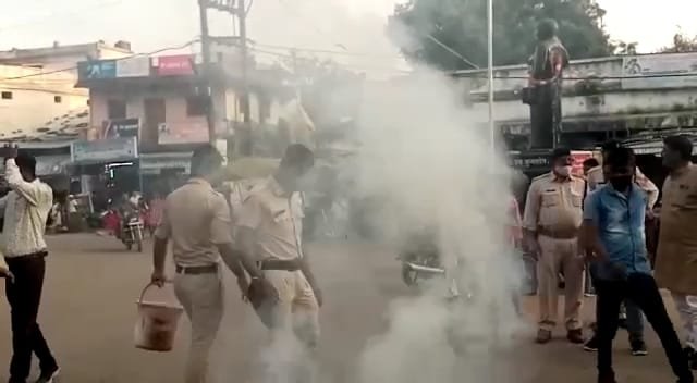 भाजपाइयों ने फूंका पूर्व मुख्यमंत्री कमलनाथ का पुतला 3 भाजपाइयों ने फूंका पूर्व मुख्यमंत्री कमलनाथ का पुतला | New India Times