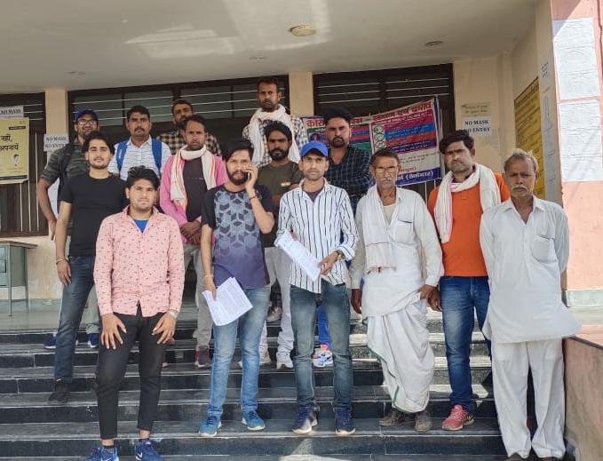 बथुआ खो से भूरेकापुरा की मजह 4 किलोमीटर सड़क को लेकर जिला कलेक्टर के नाम ग्रामीणों ने दिया ज्ञापन 2 बथुआ खो से भूरेकापुरा की मजह 4 किलोमीटर सड़क को लेकर जिला कलेक्टर के नाम ग्रामीणों ने दिया ज्ञापन | New India Times