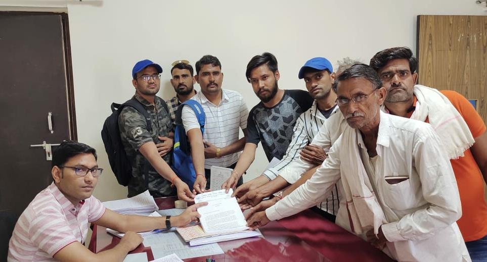 बथुआ खो से भूरेकापुरा की मजह 4 किलोमीटर सड़क को लेकर जिला कलेक्टर के नाम ग्रामीणों ने दिया ज्ञापन | New India Times