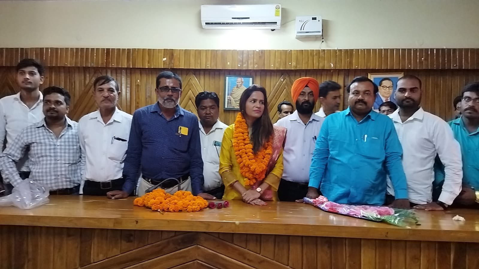 एसडीएम स्वाति शुक्ला के विदाई कार्यक्रम में दिखी आम जनता और सामाजिक कार्यकर्ताओं की मौजूदगी | New India Times