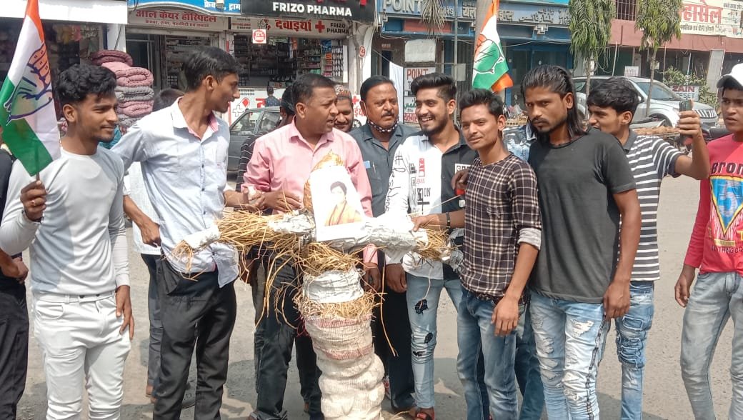 भोपाल सांसद प्रज्ञा सिंह ठाकुर का किया गया पुतला दहन | New India Times