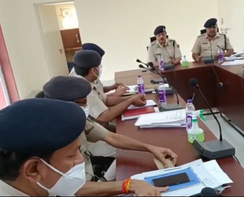 पंचायत चुनाव को लेकर आईजी पुलिस भरतपुर रेंज ने धौलपुर पुलिस अधिकारियों की ली बैठक | New India Times