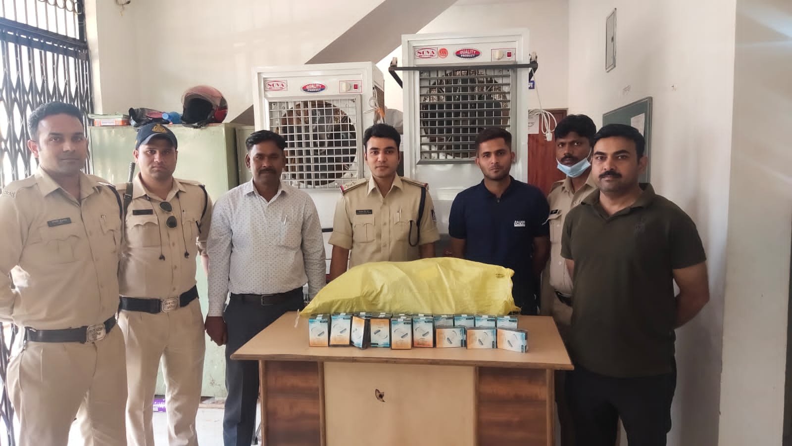 सूने गोदाम में नकबजनी करने वाले शातिर नकबजनों को थाना ऐशबाग पुलिस द्वारा 24 घण्टे के भीतर किया गया गिरफ्तार, लाखों का माल बरामद | New India Times
