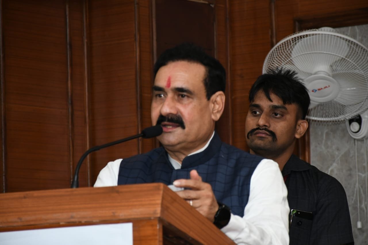 पुस्तक से अच्छा कोई मित्र नहीं: गृह मंत्री डॉ मिश्र. गृह मंत्री ने किया 'यूरोप और खाड़ी के देश' पुस्तक का विमोचन | New India Times