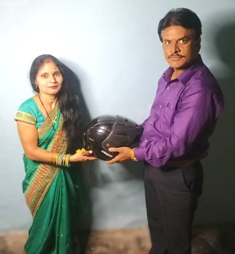 करवा चौथ पर चलाया गया हेल्मेट के प्रति जागरूकता अभियान, बहुत सारी महिलाओं ने इसमें लिया हिस्सा 3 करवा चौथ पर चलाया गया हेल्मेट के प्रति जागरूकता अभियान, बहुत सारी महिलाओं ने इसमें लिया हिस्सा | New India Times