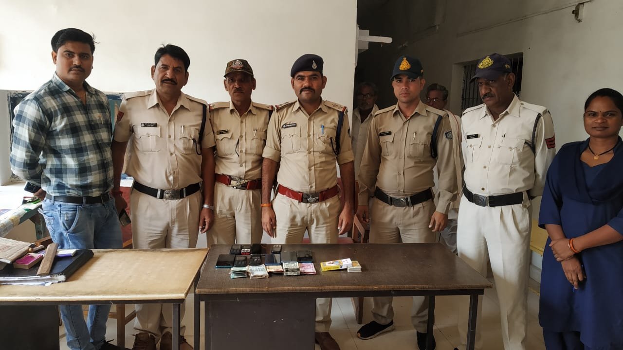 फिल्मी स्टाइल में गौरझामर थाना पुलिस ने 18 जुआरियों को जुआ खेलते हुए रंगे हाथों किया गिरफ्तार | New India Times