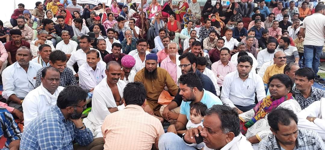 मुख्यमंत्री अशोक गहलोत को मुस्लिम समुदाय की वाजिब मांगों पर नजर डालकर हल तलाशना चाहिए नहीं तो<br>मुस्लिम मतदाता आवश्यकता अविष्कार की जननी के तहत तीसरे विकल्प के रूप में मौजूद ओवैसी का थाम सकता है दामन | New India Times