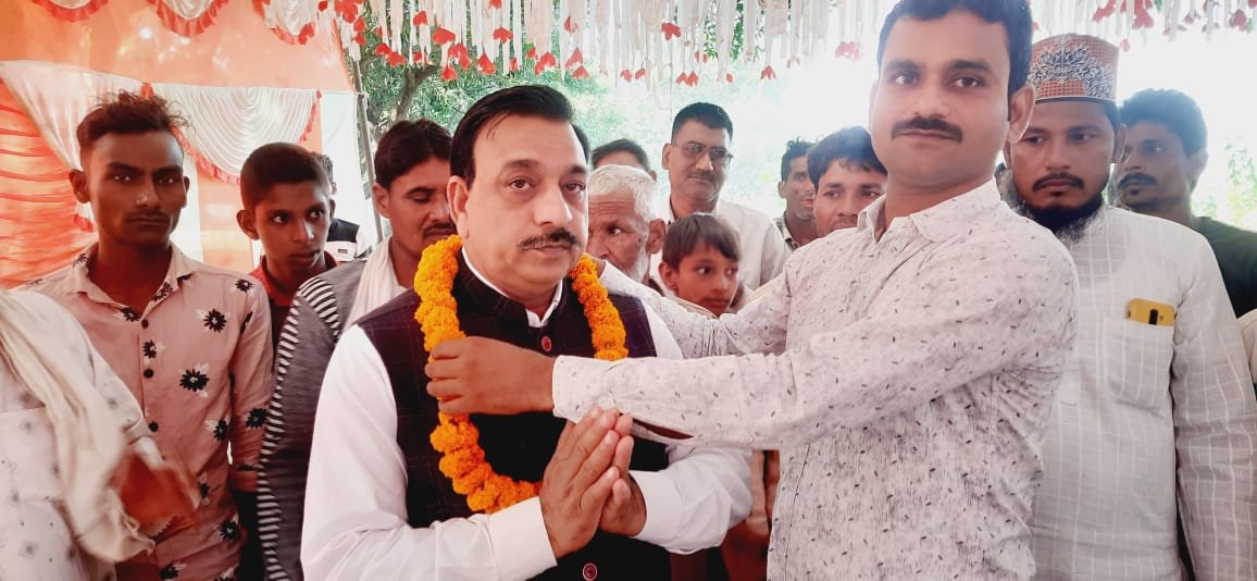 समाजवादी पार्टी के अल्पसंख्यक जिलाध्यक्ष के मीटिंग के दौरान ग्रामीणों ने किया भव्य स्वागत, सैकड़ों ग्रामीणों ने ली सदस्यता, काई ग्राम सभाओं के लोग मीटिंग में हुए शामिल | New India Times