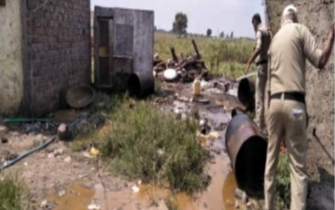 पुलिस एवं आबकारी विभाग की संयुक्त कार्यवाही में भारी मात्रा में अवैध शराब बरामद | New India Times