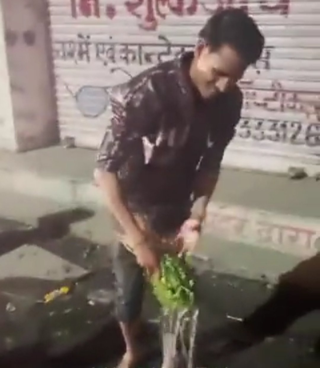 भोपाल कलेक्टर अविनाश लवानिया के निर्देश पर गंदे पानी से सब्ज़ी धोने वाले अज्ञात व्यक्ति के खिलाफ हुई एफआईआर दर्ज | New India Times