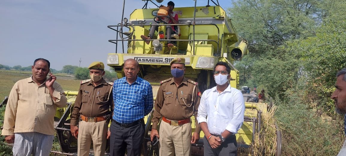 फसल अवशेष जलाने की बढ़ती घटनाओं पर जिलाधिकारी सख्त, डीएम के निर्देश पर ग्राम पंचायत मंडोरा में कंबाइन किया गया सीज, पराली जलाने वाले किसानों को सरकारी योजनाओं का नहीं मिलेगा लाभ | New India Times