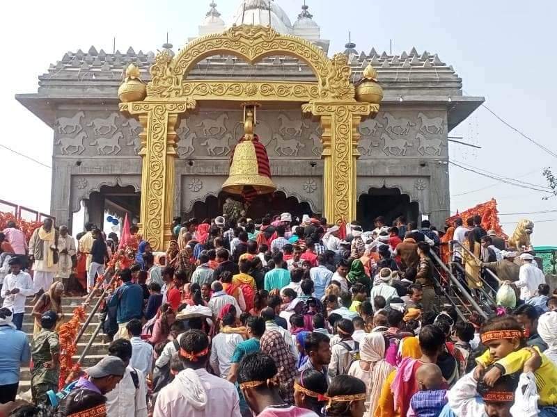 रतनगढ़ पहुंचकर श्रृद्धालुओं ने की माँ रतनगढ़ माता एवं कुँअर बाबा की पूजा अर्चना, कलेक्टर एवं पुलिस अधीक्षक ने व्यवस्थाओं पर रखी नज़र | New India Times