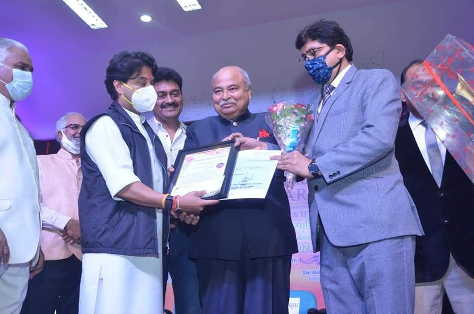 देश के जानेमाने लेखक, विश्लेषक व पत्रकार तथा भारत सरकार के सूचना आयुक्त उदय माहुरकर को वर्ष 2021 का लाईफ टाईम अचीवमेंट अवार्ड से किया गया सम्मानित | New India Times