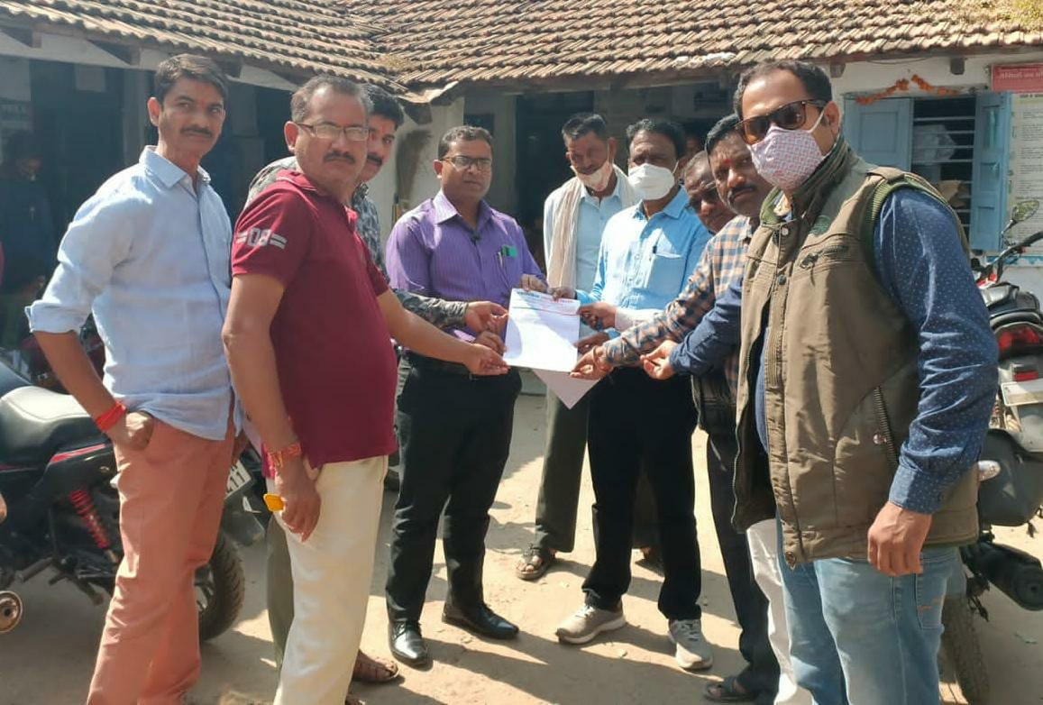 लापरवाह सामुदायिक स्वास्थ्य केंद्र बीएमओ के खिलाफ एसडीएम को सौंपा गया ज्ञापन | New India Times