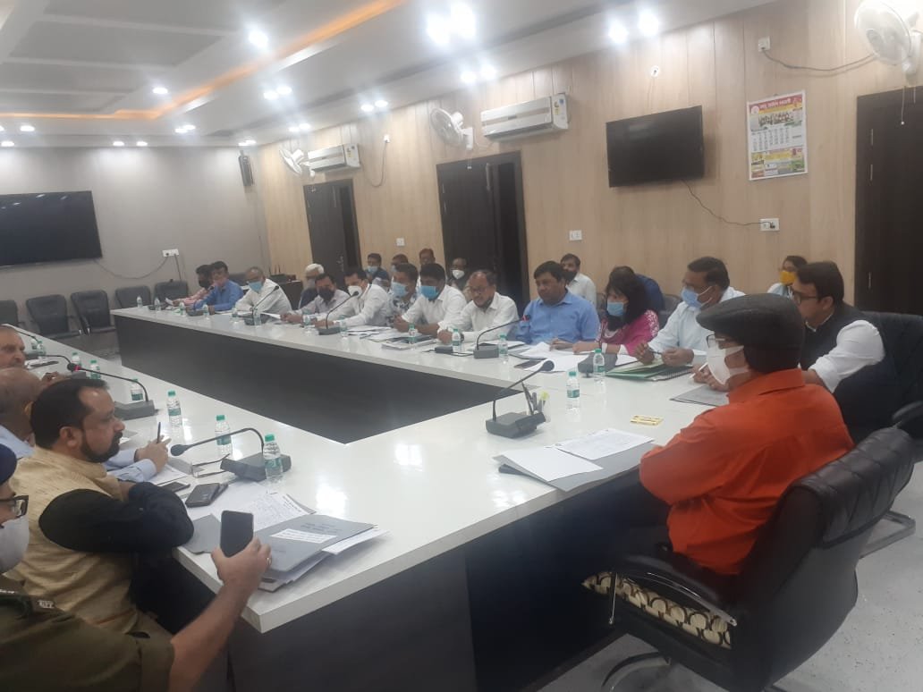 झांसी जलसा पर्व में समर्पित भाव से कार्य कर भव्य आयोजन सुनिश्चित करायेंः कमिश्नर. सांस्कृतिक कार्यक्रम, तिरंगा यात्रा, रंगोली प्रतियोगिता के साथ होंगे अन्य रोचक कार्यक्रम, अधिकारियों को दी गईं जिम्मेदारियां | New India Times