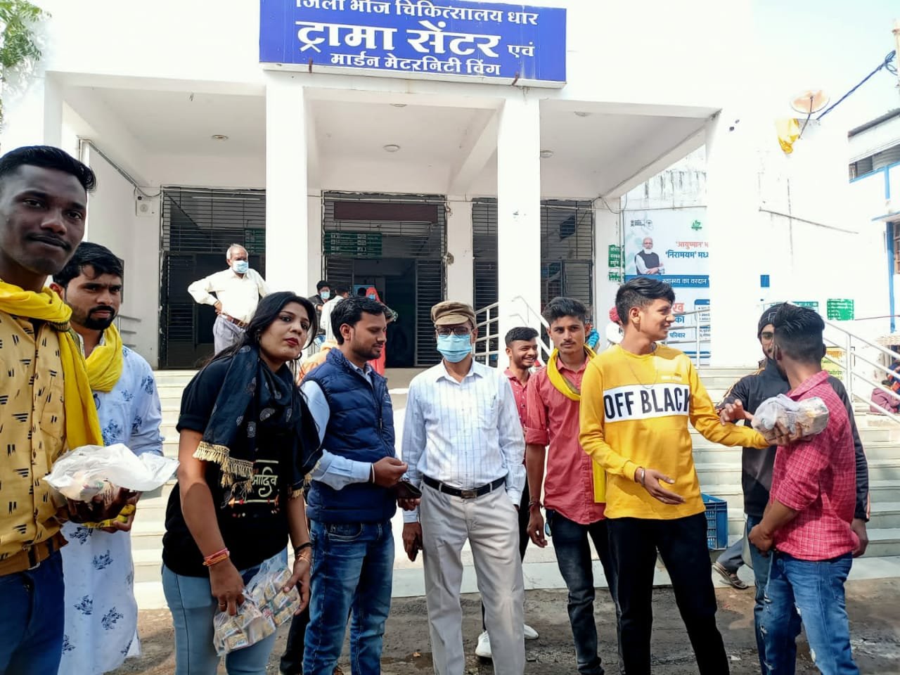 आदिवासी समाज एवं जयस के नेतृत्व में भगवान बिरसा मुंडा जयंती के उपलक्ष्य पर भोज अस्पताल में मरीजों को किया गया फलाहार का वितरण | New India Times