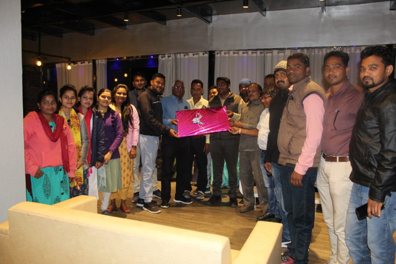 पटवारी गोपाल चौहान हुए 40 वर्ष 5 माह की सेवा देकर हुए सेवानिवृत्त. योद्धा की भूमिका निभाते हैं पटवारी, आपके अनुभव का सभी पटवारी को लाभ मिलेगा: तहसीलदार शक्ति सिंह चौहान | New India Times