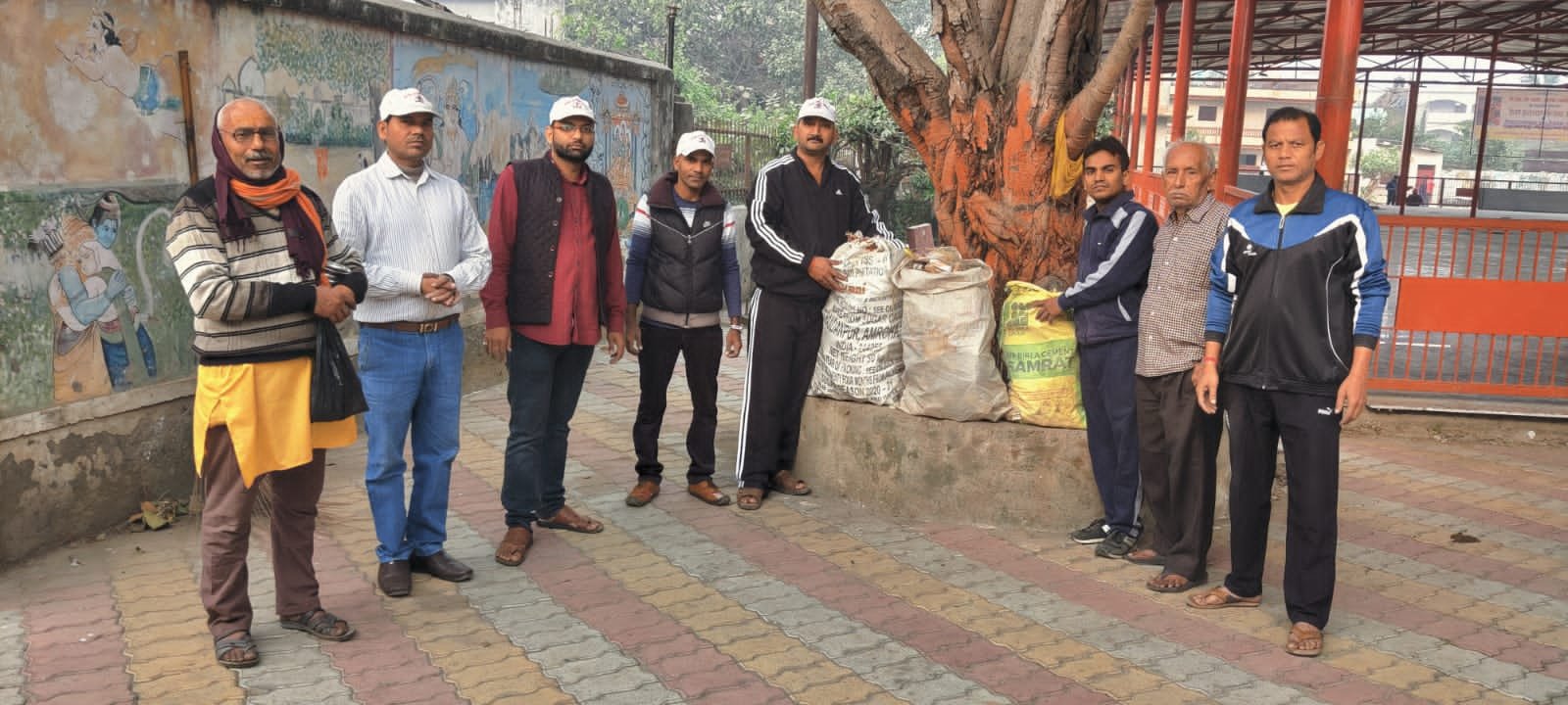 समस्या समाधान परिवार द्वारा लापरवाह लोगों के द्वारा उपेक्षित हिंदू देवी-देवताओं की प्रतिमाओं को एकत्रित कर उल्ल नदी में किया गया विसर्जित | New India Times