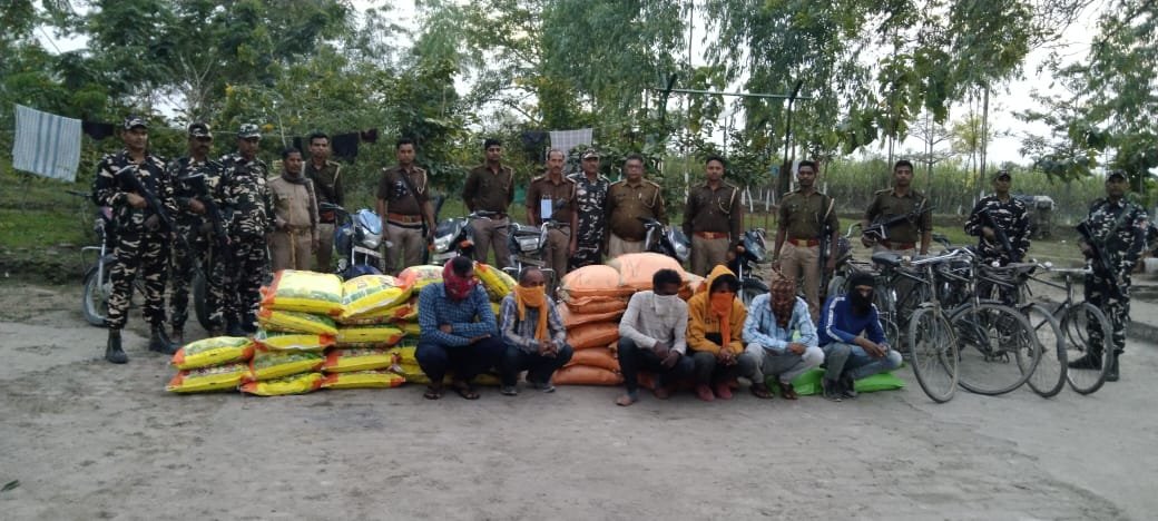 नेपाल तस्करी कर ले जा रहे लाखों के माल के साथ एसएसबी व पुलिस ने तस्करों को किया गिरफ्तार | New India Times