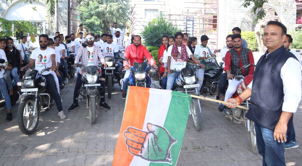 बुन्देलखण्ड के स्वर्णित भविष्य के लिए कांग्रेस द्वारा तैयार कांग्रेस प्रतिज्ञा पत्र की जानकारी जन-जन तक पहुंचाने तथा सरकार की जन विरोधी नीतियों को उजागर करने के उद्देश्य से कांग्रेसियों ने निकाली प्रतिज्ञा यात्रा | New India Times