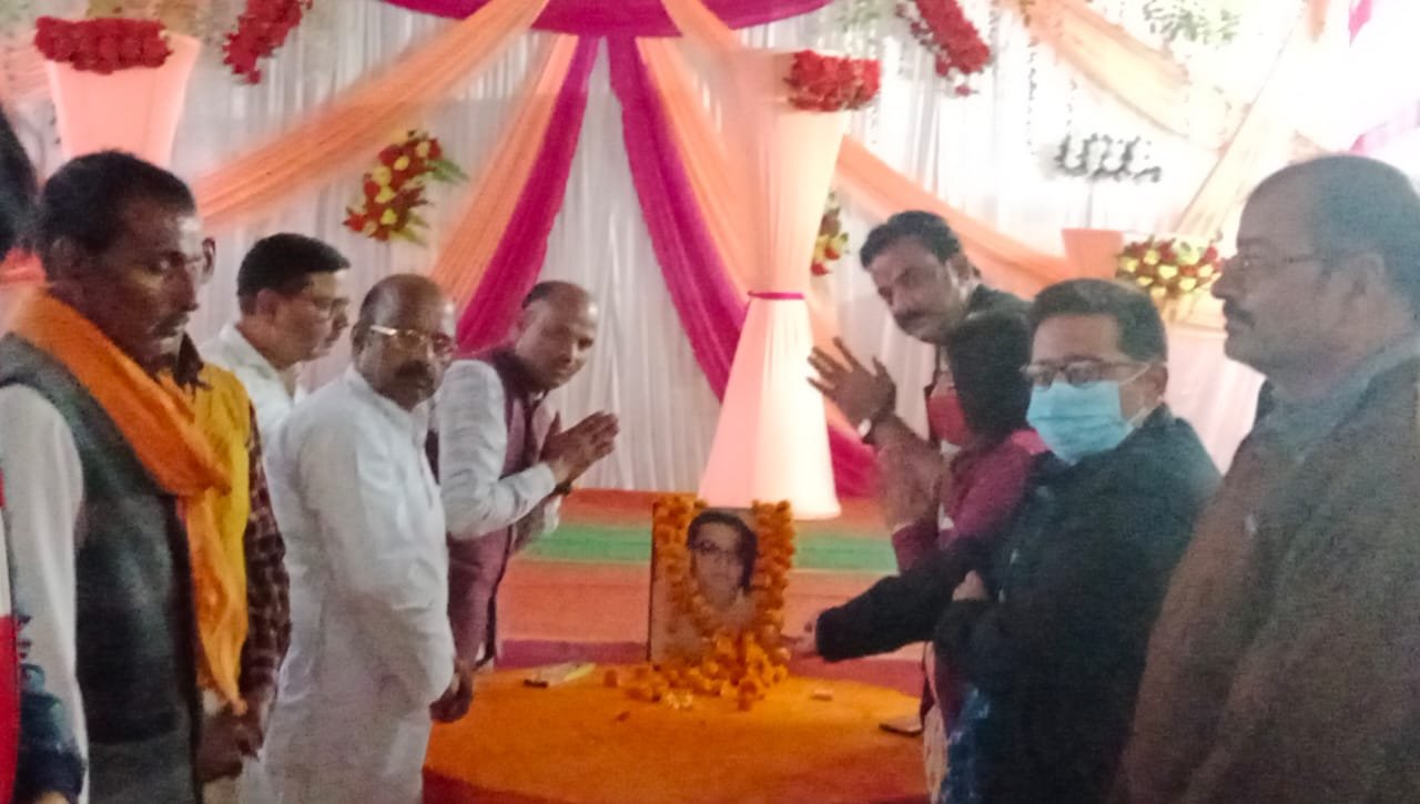 पृथक बुंदेलखंड राज्य निर्माण के जनक स्वर्गीय शंकरलाल मल्होत्रा जी की 20वीं पुण्यतिथि पर वरिष्ठ समाजसेवी संदीप सरावगी ने उनके चित्र पर श्रद्धा सुमन अर्पित कर दी श्रद्धांजलि | New India Times