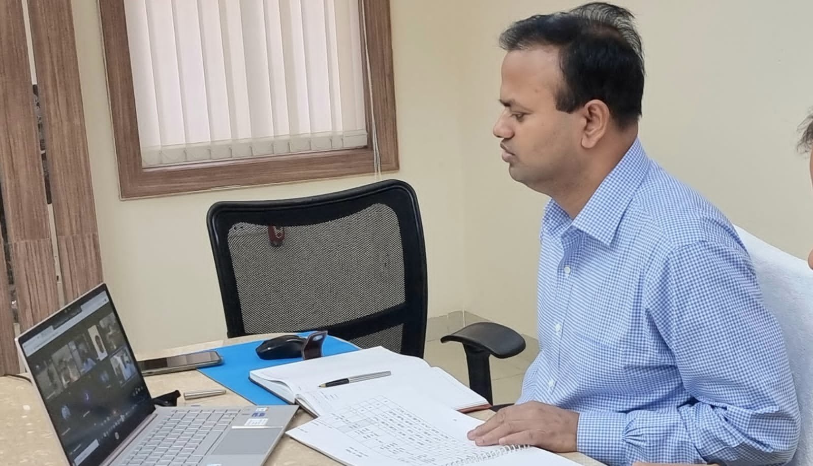 उर्वरक की ब्लैक मार्केटिंग एवं तस्करी करने वाले व्यक्तियों के विरुद्ध की जाये कठोरतम कार्यवाही: मुख्य सचिव श्री राजेन्द्र कुमार तिवारी | New India Times