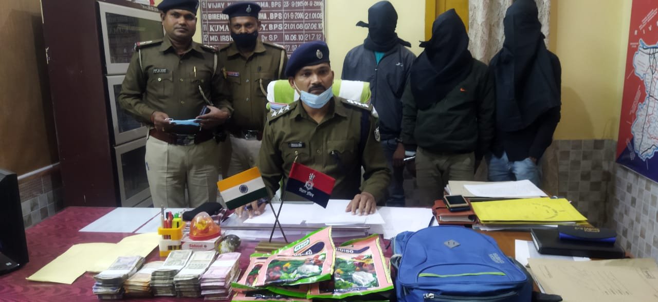 35 लाख रुपये की लूट का खुलासा करते हुए पुलिस ने कई साजिश कर्ताओं को किया गिरफ्तार, कई की तलाश जारी | New India Times