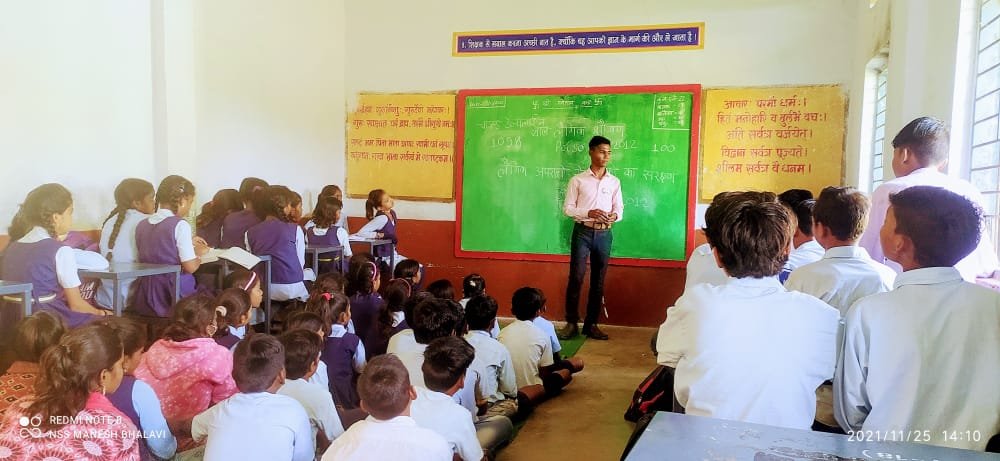 इंटर्न मनेश ने बच्चों को बताया क्या होता है गुड टच और बैड टच | New India Times