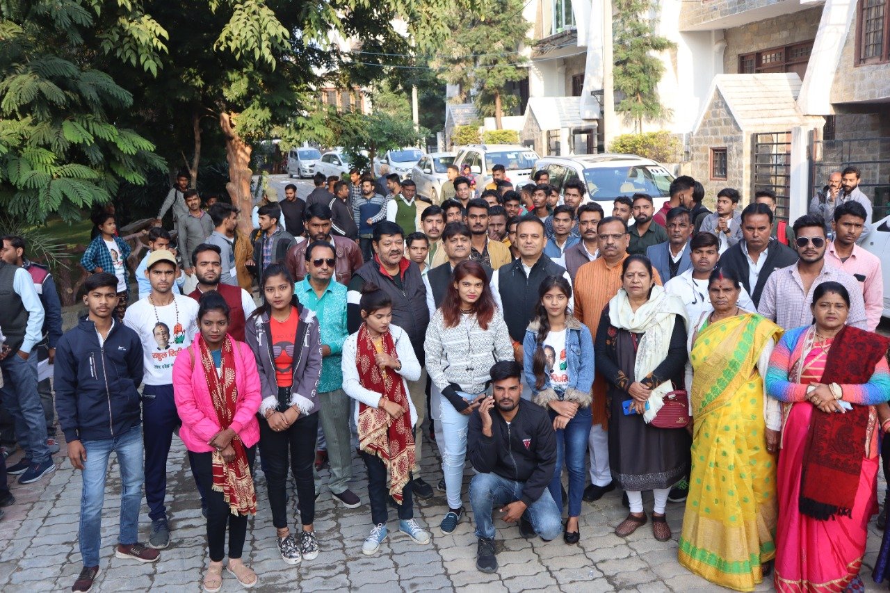 प्रियंका गांधी द्वारा महोबा में आयोजित महारैली में भाग लेने के लिए प्रदेश महासचिव राहुल रिछारिया के नेतृत्व में 50 वाहनों के साथ लगभग 300 कार्यकर्ताओं का काफिला हुआ रवाना | New India Times